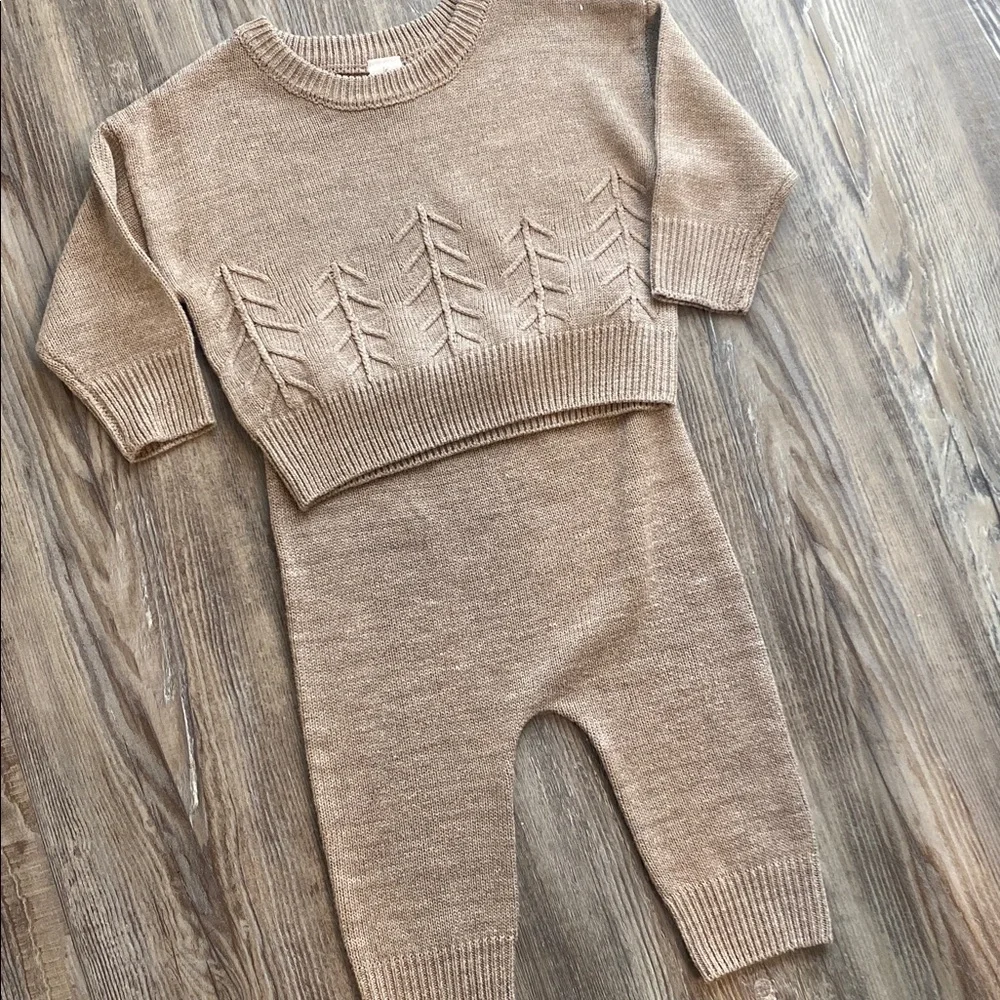 NWOT Beige 2 pc Sweater Knit Beige Outfit Infant 6-9 Mth Unisex